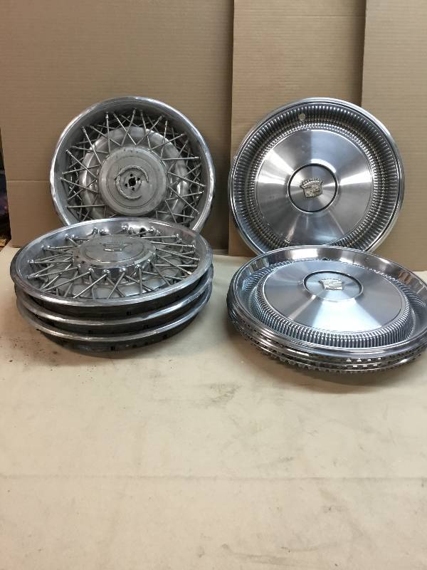 lot 19 image: Two Sets of four Rims - Cadillac