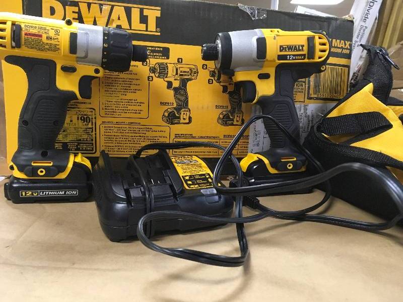 Dewalt 12V MAX Cordless Li-Ion Screwdriver  Impact Driver Combo Kit in like new condition