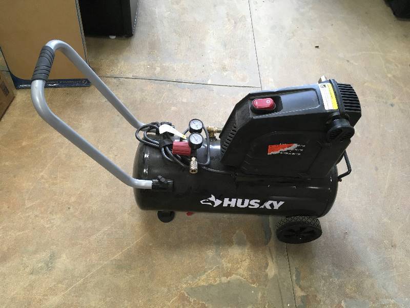 Husky 8 Gallon Portable Oil Free Electric Air Compressor Open box in like new condition