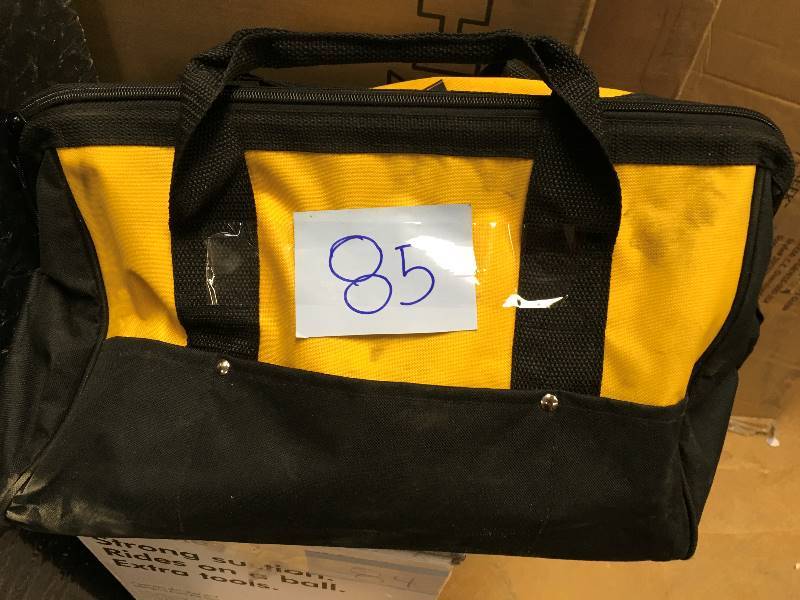 DeWalt 20 Volt Max Lithium-Ion Cordless 15-Gauge Finish Nailer Kit  in like new condition