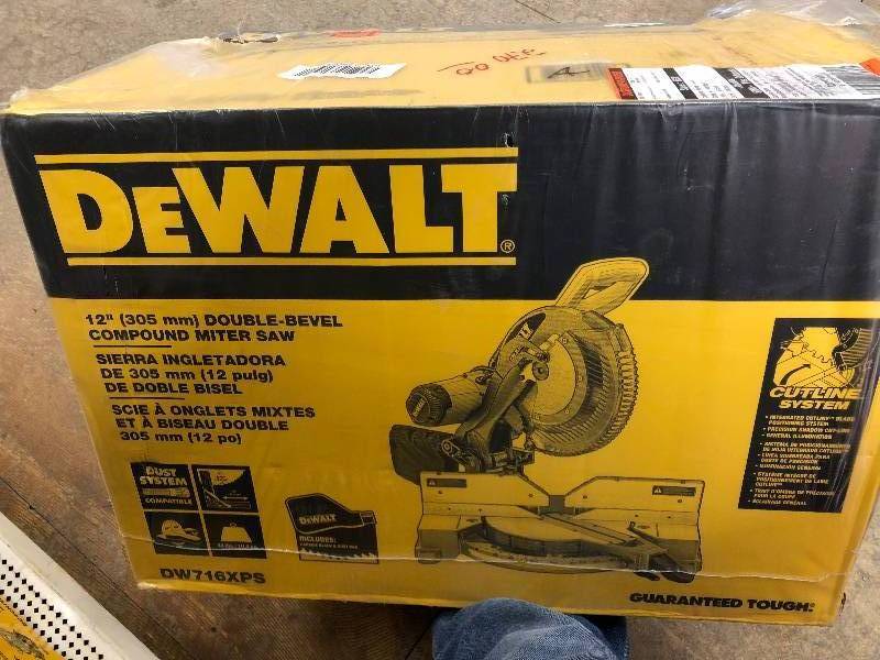 DEWALT 15 Amp 12 in. Double-Bevel Compound Miter Saw with XPS Light New