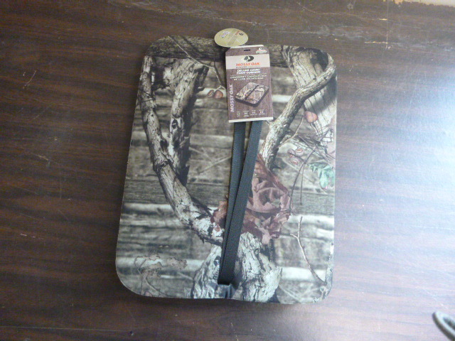 lot 6 image: Mossy Oak Deluxe Camo Foam Cushion