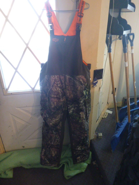 lot 12 image: Yukon Gear Mossy Oak Reversible Insulated Bibs