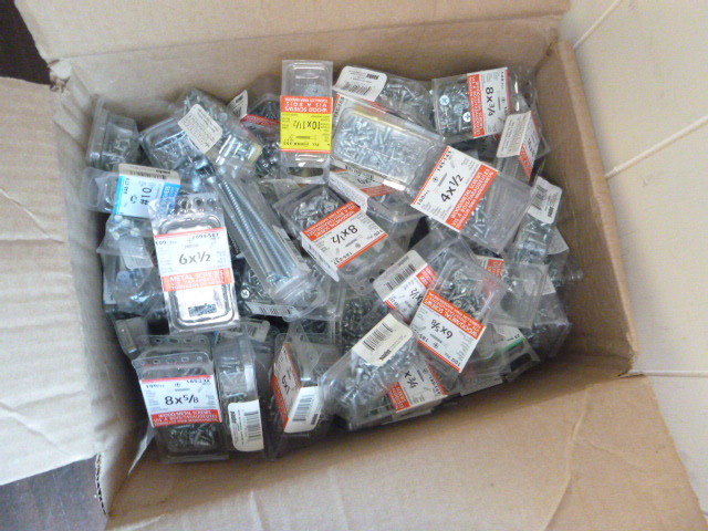 lot 20 image: Box of Various WoodMetal Screws