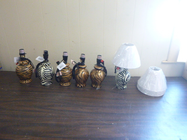 lot 24 image: 6 Lamps
