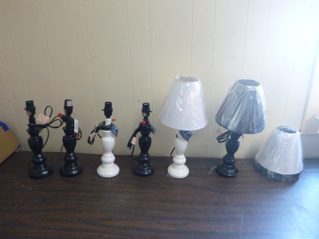 lot 25 image: 6 Lamps