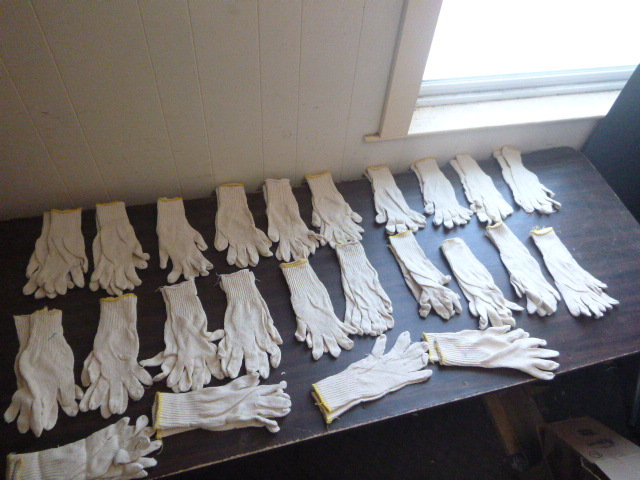 lot 27 image: 24 Pairs of Work Gloves