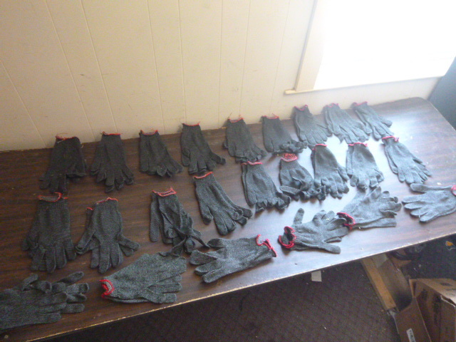 lot 29 image: 24 Pairs of Work Gloves