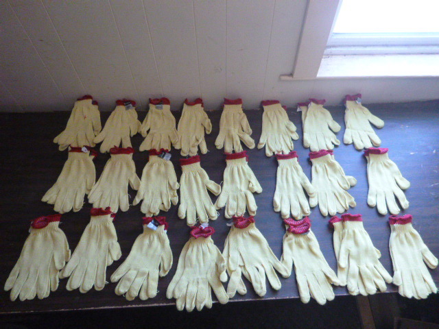 lot 30 image: 24 Pairs of Work Gloves