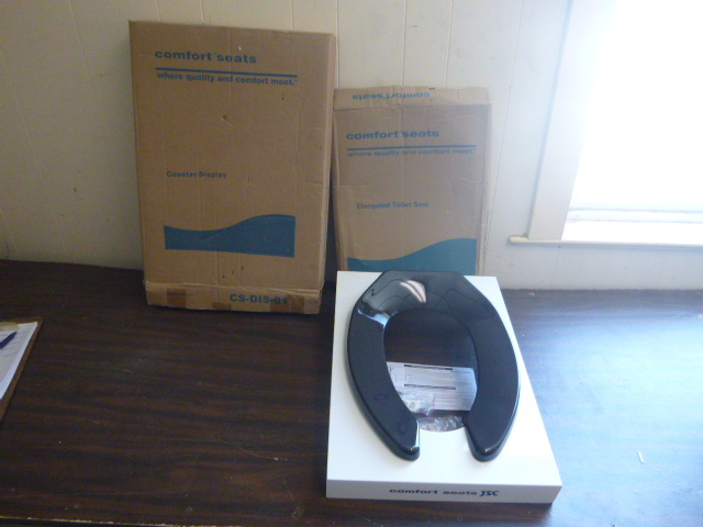 lot 32 image: Comfort Seat with Black Elongated Toilet Seat