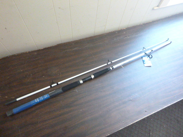 lot 42 image: Shakespeare Surf Stick Rod