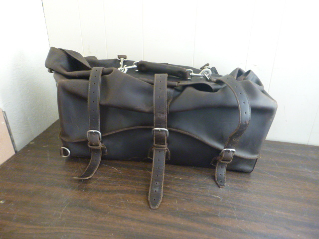 lot 48 image: Saddleback Leather Bag