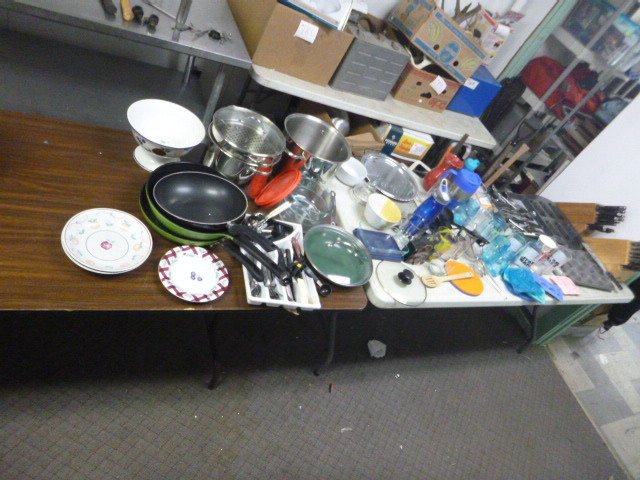 lot 75 image: Miscellaneous Kitchen Supplies