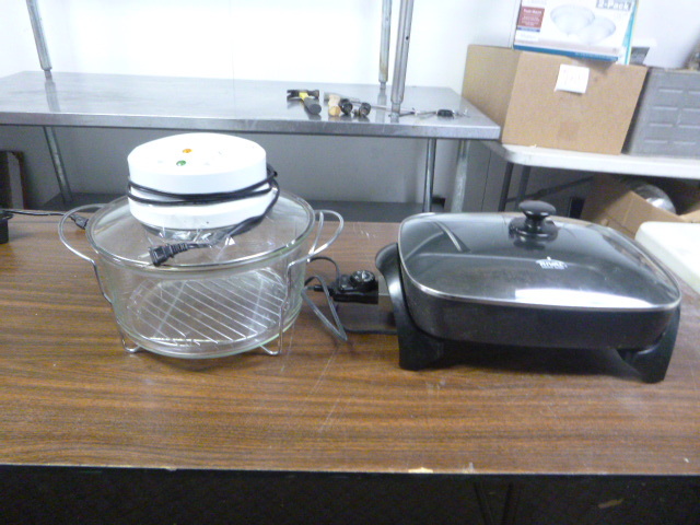 lot 77 image: Rival Electric Skillet
