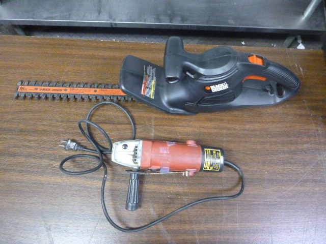 lot 100 image: Black & Decker Electric Hedge Trimmer