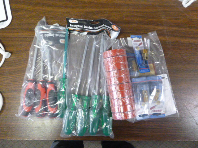 lot 101 image: 2 Sets of Large Screw Drivers