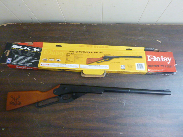 lot 115 image: Daisy Buck BB Gun