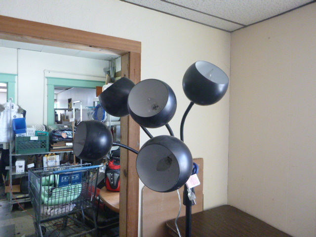 lot 130 image: 5 Light Black Floor Lamp