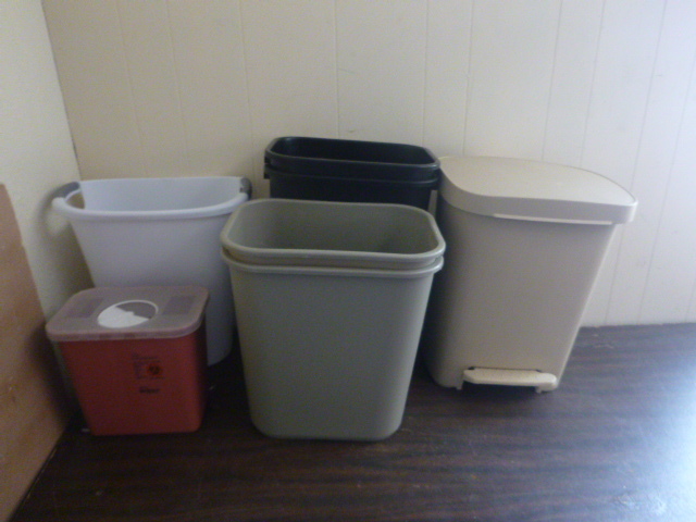 lot 137 image: Trash Cans