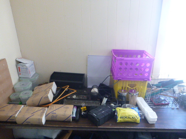 lot 138 image: Miscellaneous Household Items.