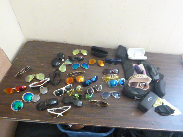 lot 144 image: 2 Dozen Pairs of Sun Glasses