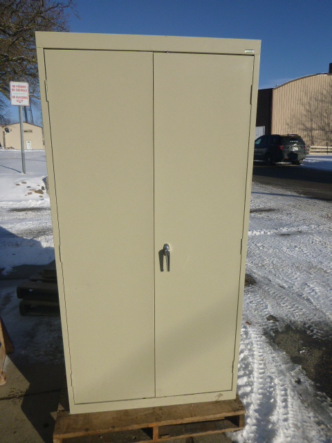lot 148 image: Metal Cabinet