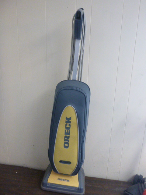 lot 158 image: Oreck XL Vacuum Cleaner