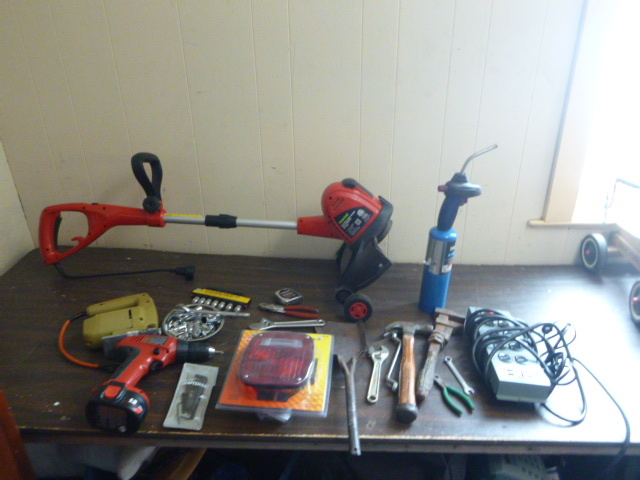 lot 162 image: Miscellaneous Garage Items