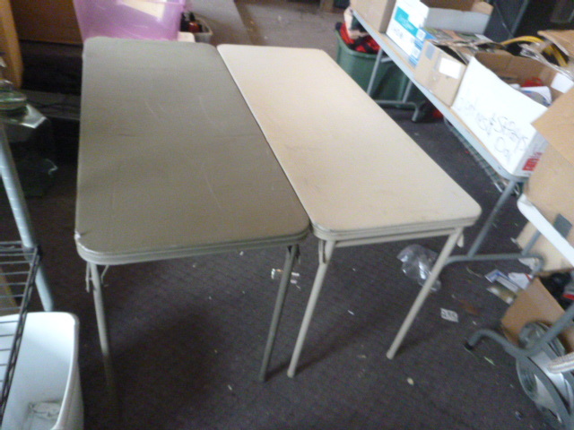 lot 175 image: 2 Folding Tables