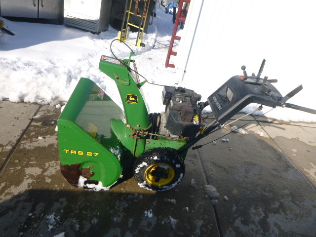 lot 5 image: John Deere Snowblower