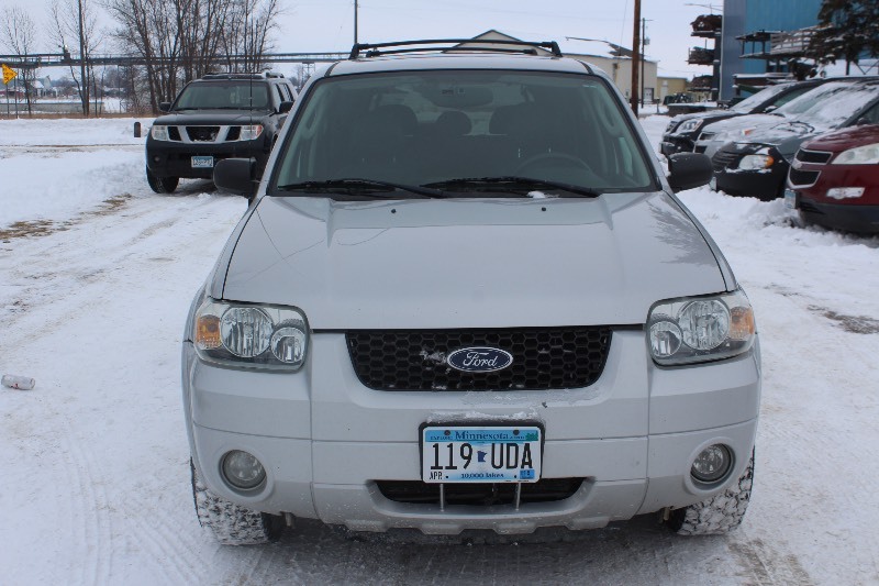 2005 Ford Escape Limited 4x4 - Well Equipped -