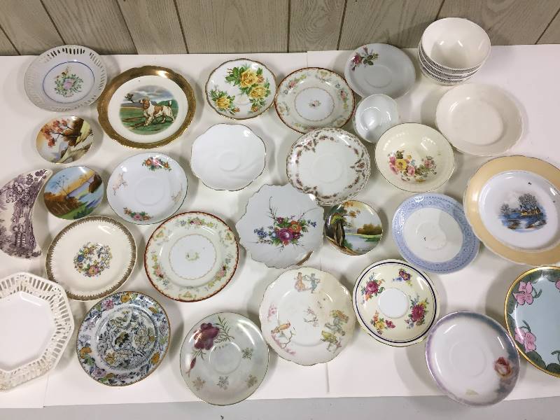 lot 67 image: Decorated Small Plates & Saucers