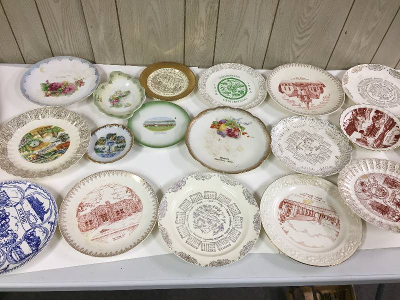 lot 68 image: Souvenir Plates