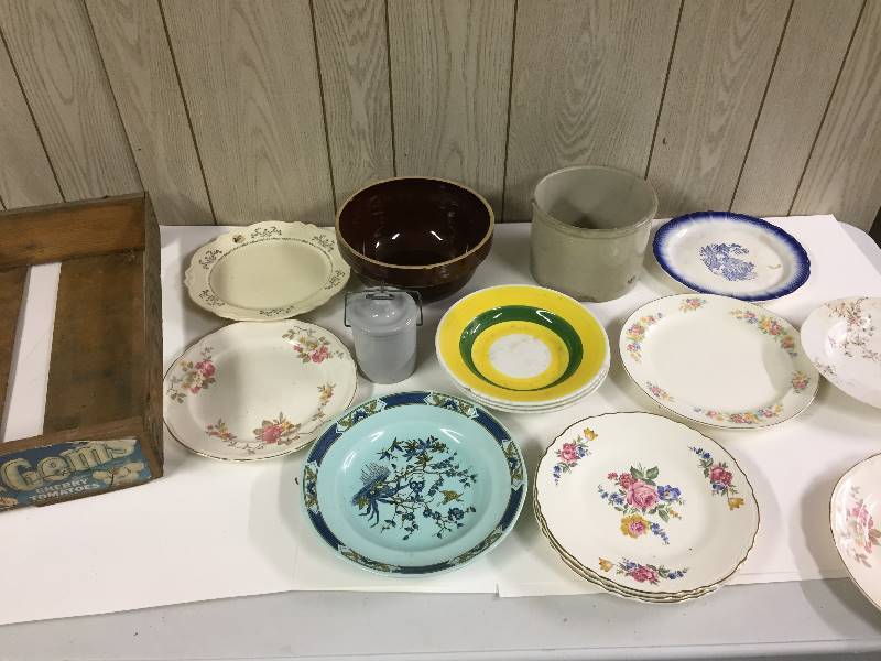 lot 80 image: Vintage Decorated China Plates in Wooden Crate