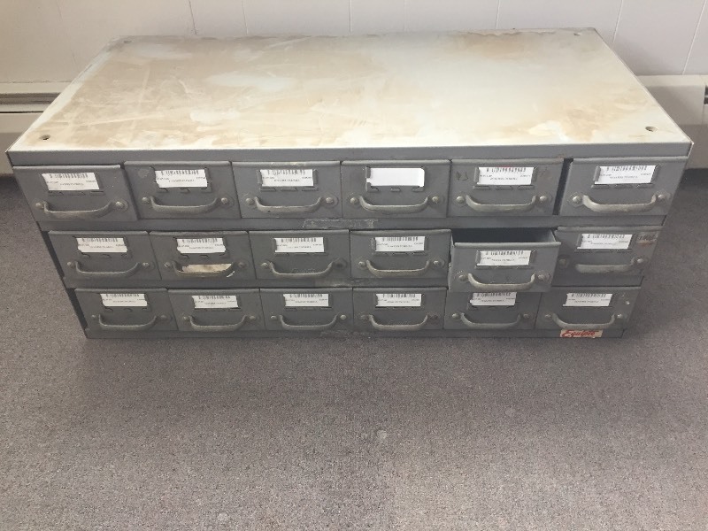 lot 3 image: Metal Equipto Cabinet 18 Drawers