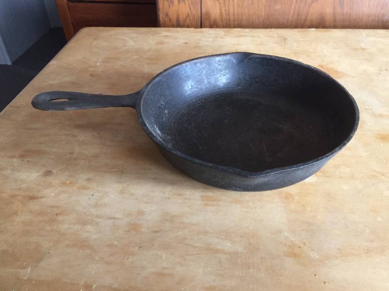lot 10 image: Cast Iron Pan 8 18 In No. 5