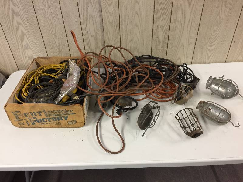 lot 21 image: Asst Cords & Trouble Lights in Wooden Box