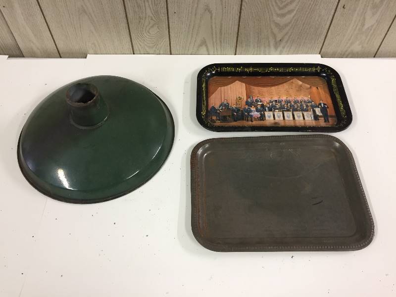 lot 34 image: Metal Trays & Lamp Shade