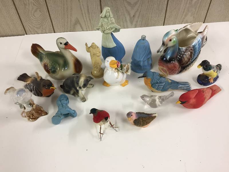 lot 48 image: Figurines - Birds, dog, Avon Perfume Ladies