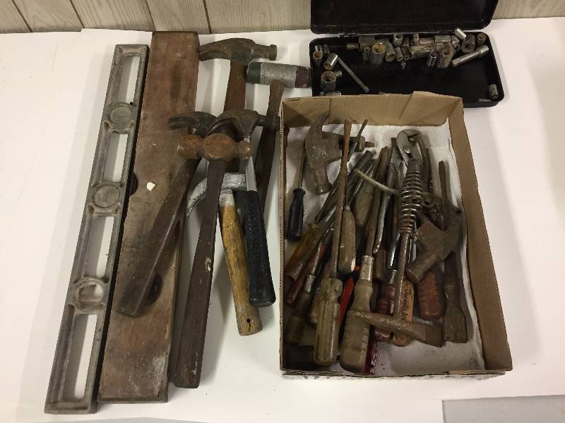 lot 54 image: Hammers, Screwdrivers, Levels