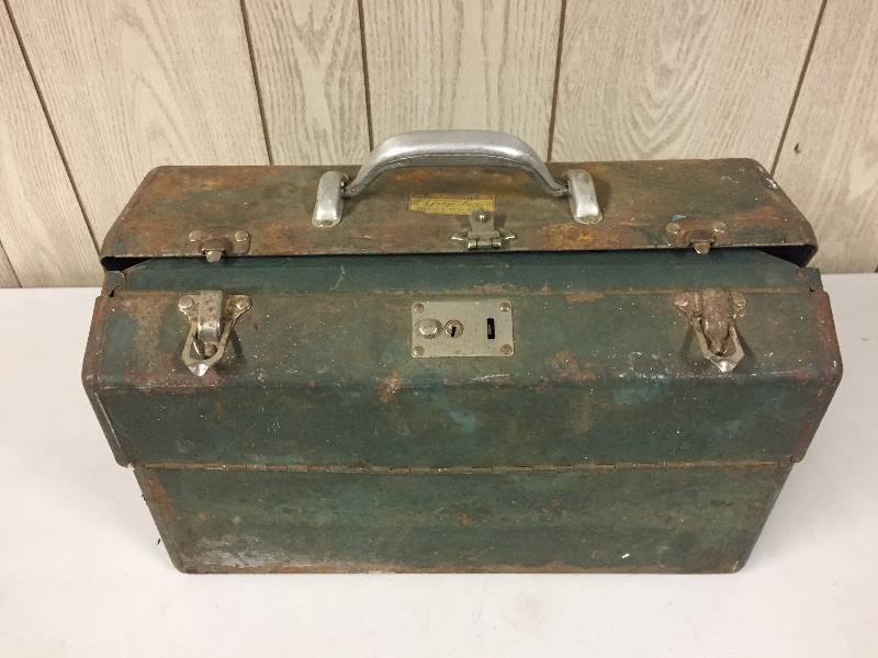 lot 91 image: Metal Toolbox with Tools