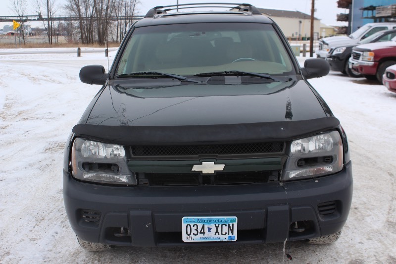 lot 2135 image: 2003 Chevrolet Trailblazer LT 4x4 - 3rd Row Seating