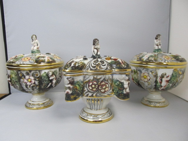 lot 50 image: Set of 3 Vintage Italian Capodimonte Lidded Compotes