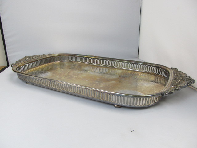 lot 52 image: Large Antique Wallace Baroque Silver Plated Serving Tray