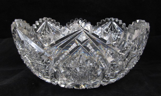 lot 69 image: Beautiful Antique Brilliant Period Cut Crystal Serving Bowl