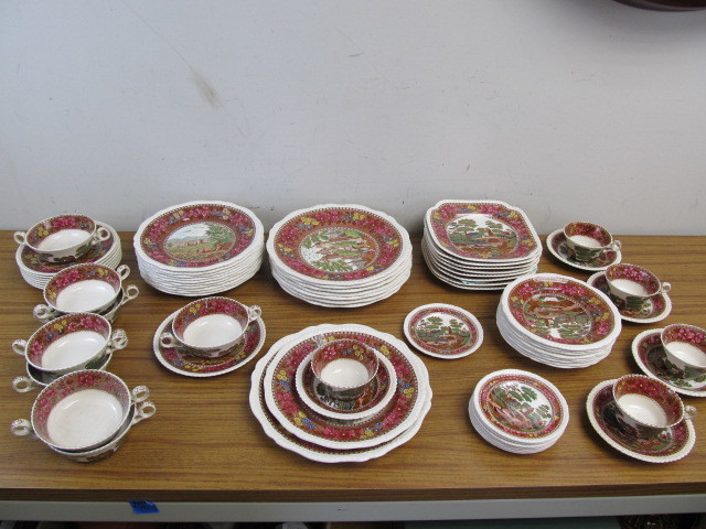 lot 101 image: Large Lot of Antique Copeland Spode Dinner Ware