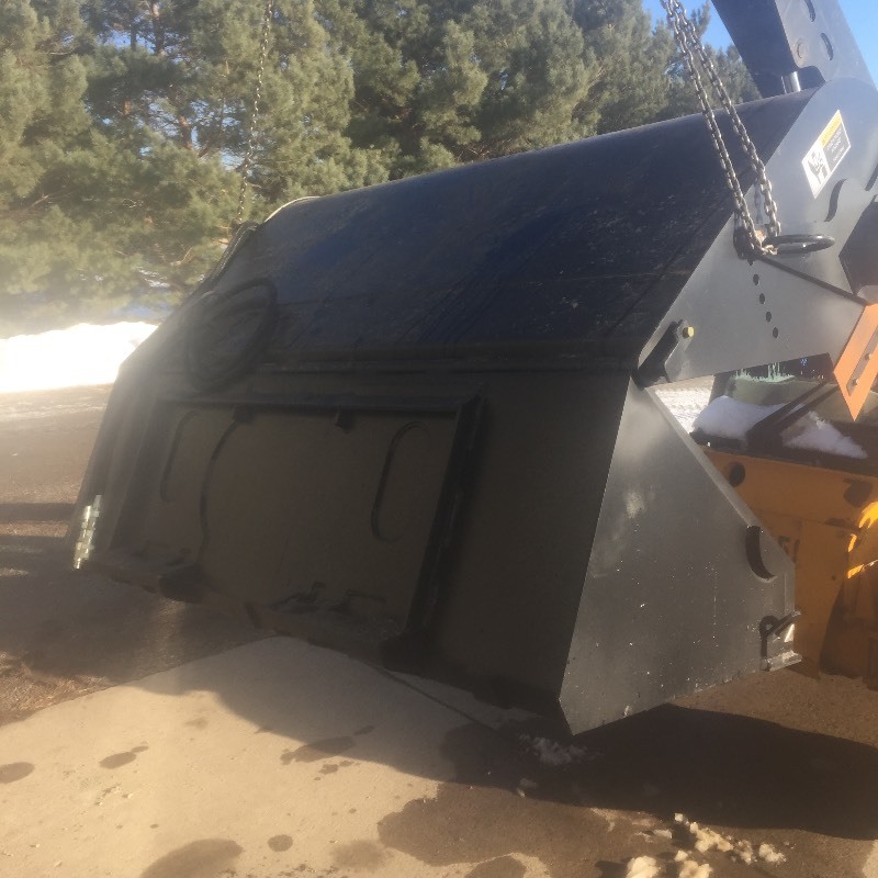 NEW  72 HYDRAULIC DRIVE BUCKET BROOM