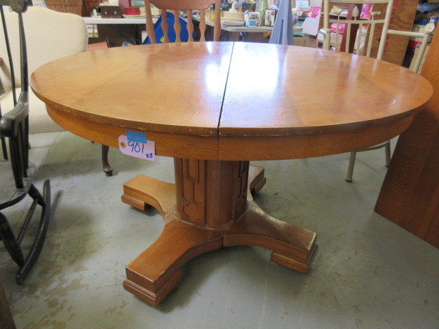 lot 901 image: MAGNIFICENT DINING TABLE