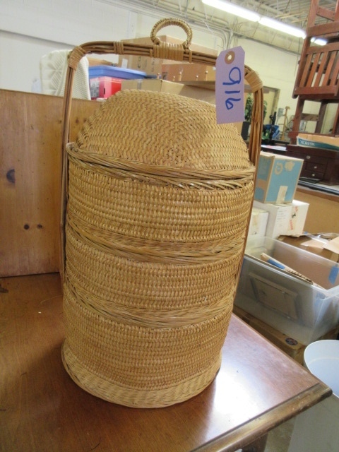 lot 916 image: WOVEN HANDLED BASKET