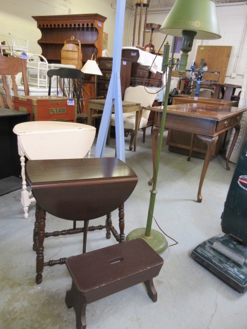 lot 927 image: HOME DECOR